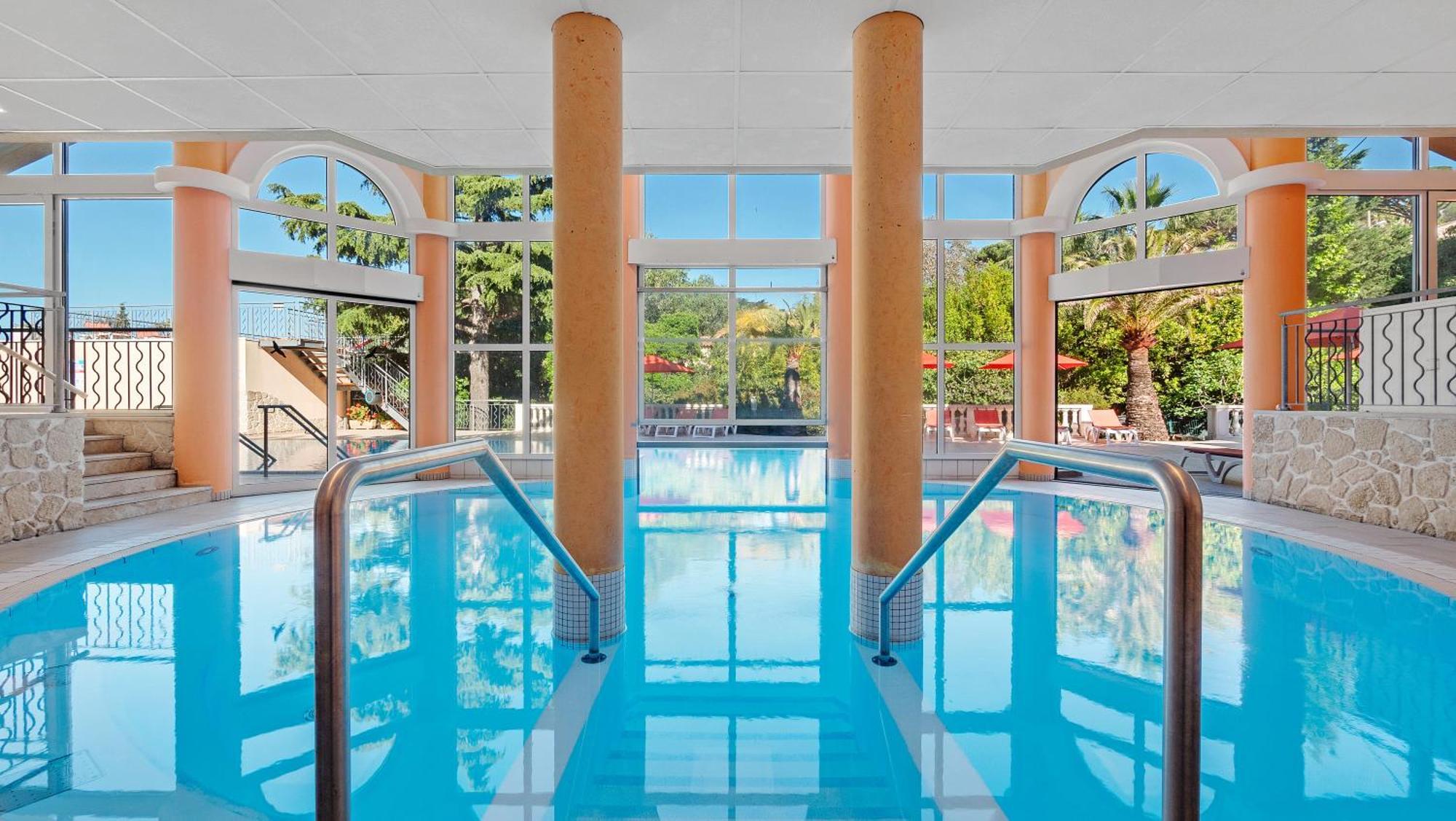Hotel Les Tourelles Σαιντ-Μαξίμ Εξωτερικό φωτογραφία