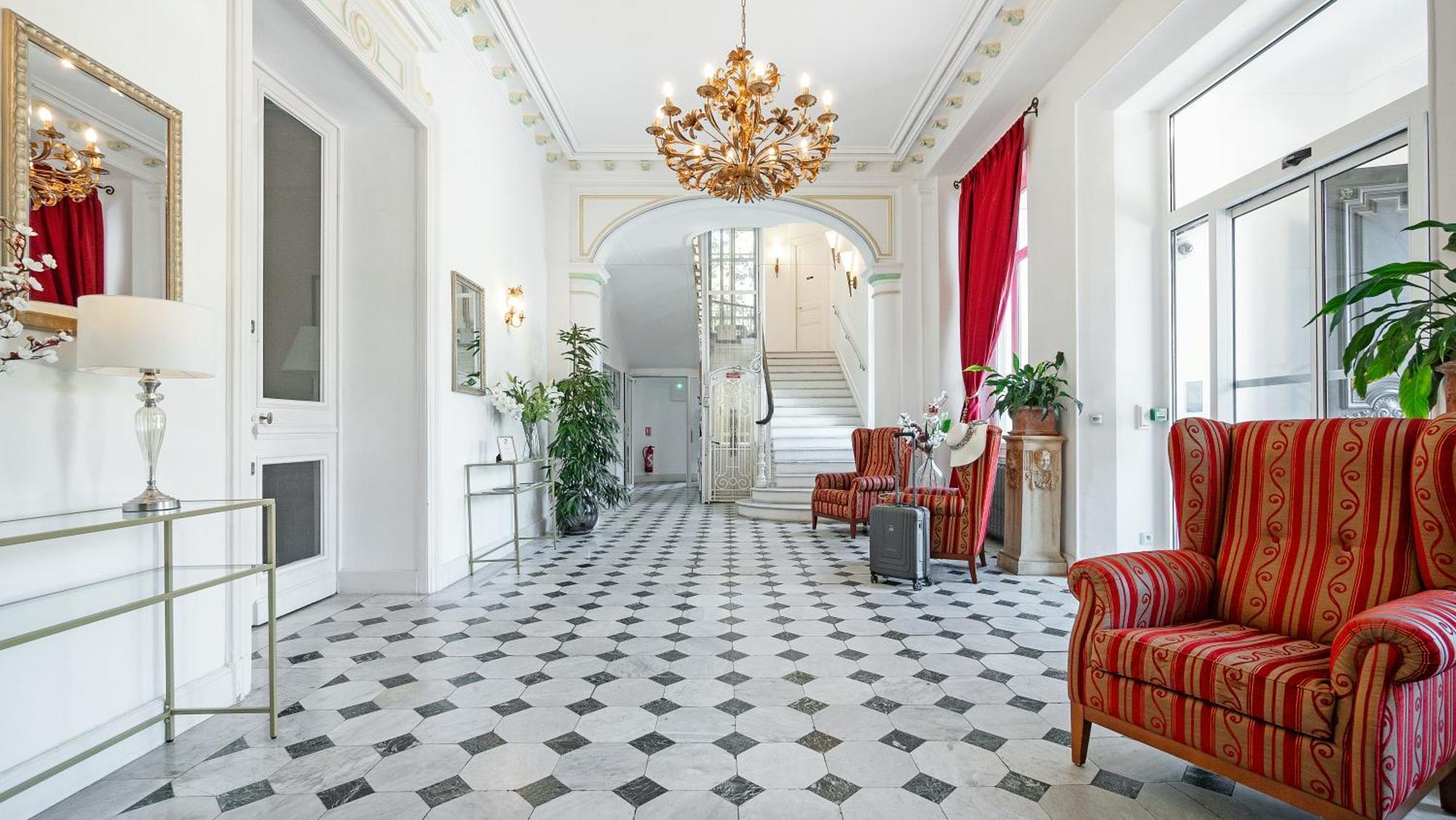 Hotel Les Tourelles Σαιντ-Μαξίμ Εξωτερικό φωτογραφία