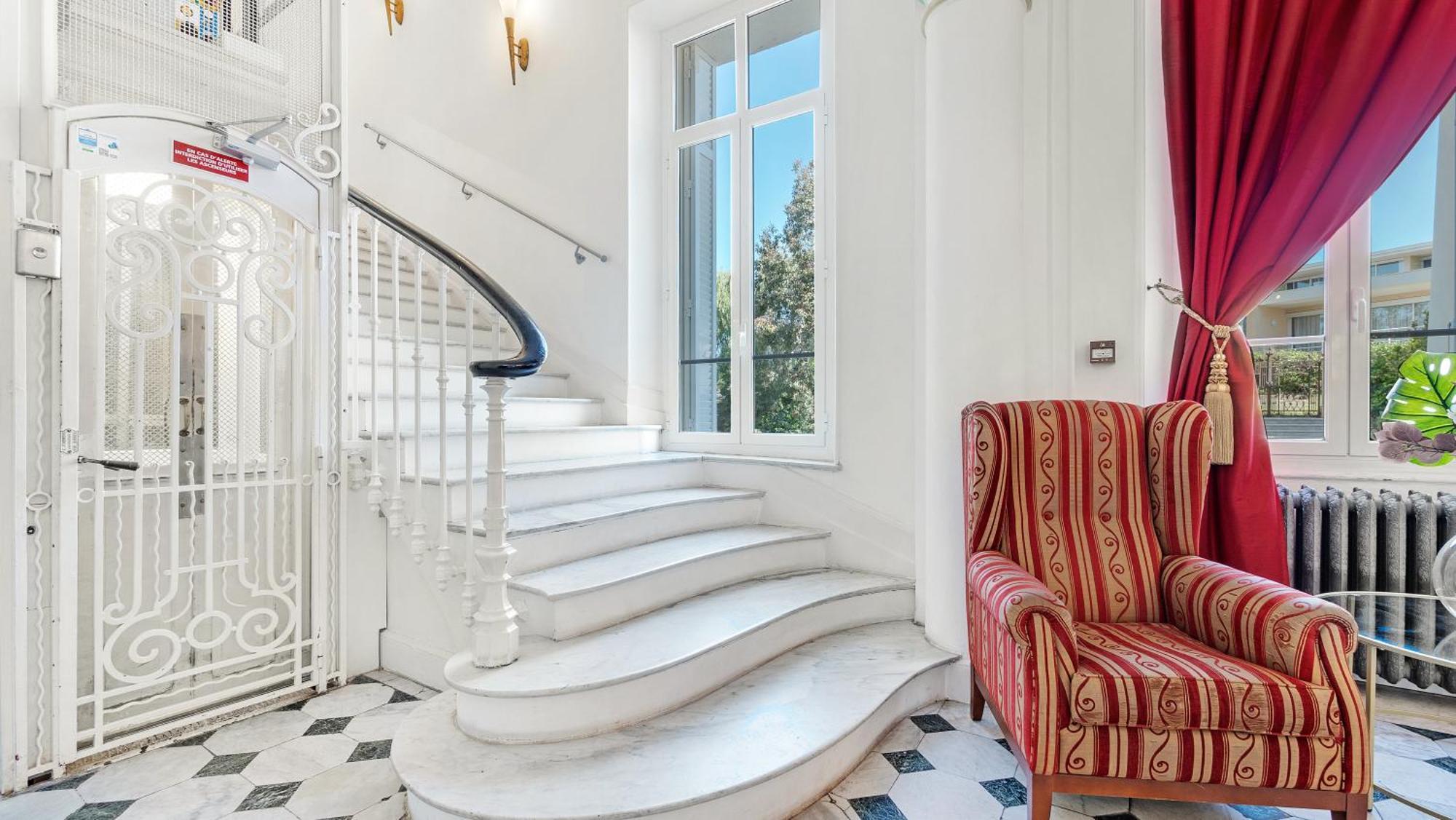 Hotel Les Tourelles Σαιντ-Μαξίμ Εξωτερικό φωτογραφία