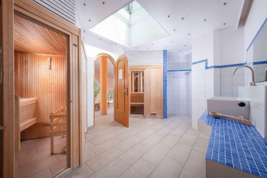 Hotel Les Tourelles Σαιντ-Μαξίμ Εξωτερικό φωτογραφία